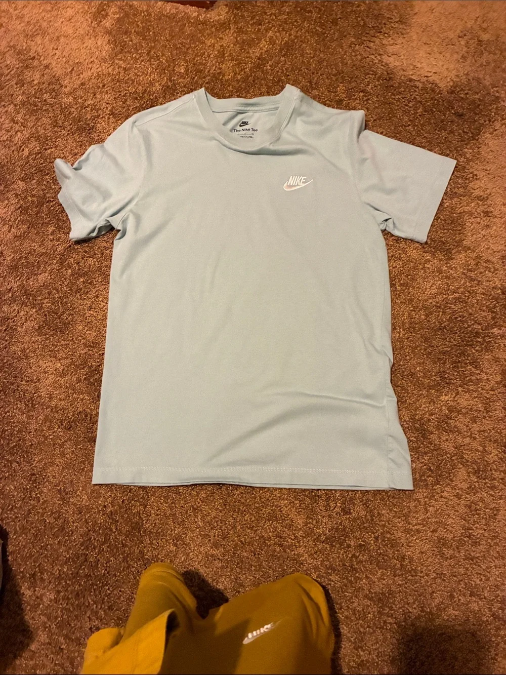 NIKE. Men’s Short-Sleeve Crew Tees - Light Green  & Light Brown. Size S. EUC